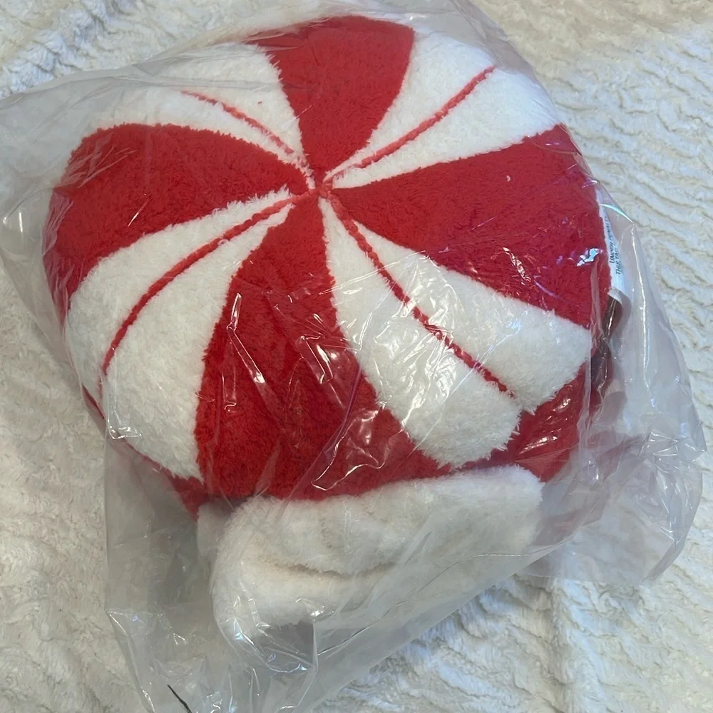 Wondershop Red and White Peppermint Candy Accent Toss Pillow bundle of 2 new